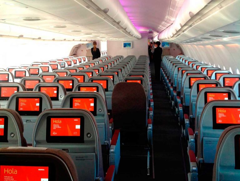 Iberia ya permite el uso de aparatos electrónicos en todas las fases del vuelo